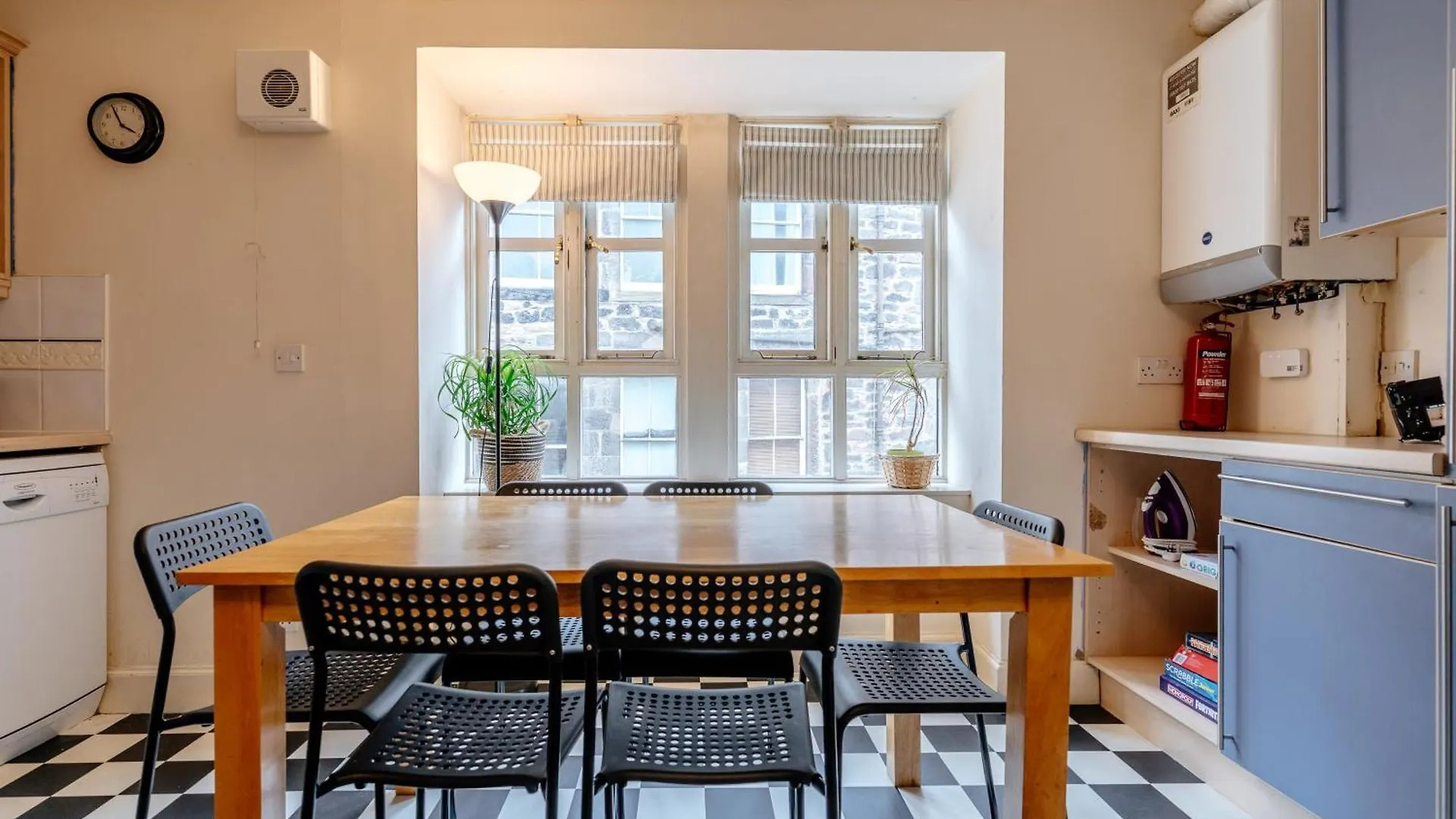 Comfortable Leith Free Parking Эдинбург